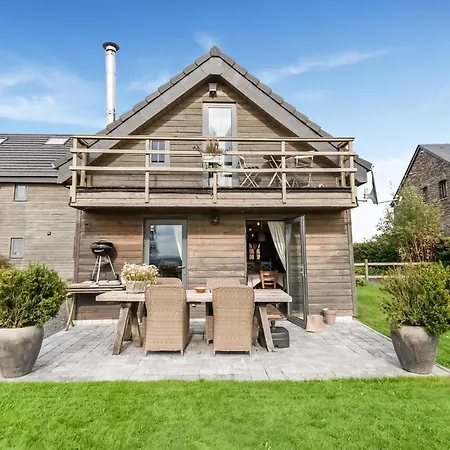 In Ardennes Scenic Views, Cleaning Included Ferienhaus