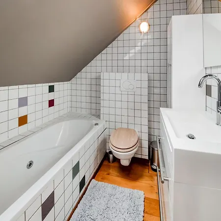 Holiday home Tranquil In With Bubble Bath, Cleaning Included