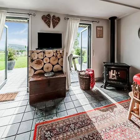 In Ardennes Scenic Views, Cleaning Included Ferienhaus